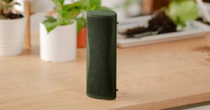 this-gorgeous-bluetooth-speaker-also-sounds-the-part