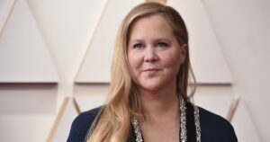 ‘comments-on’:-comedian-amy-schumer-claps-back-at-critics-for-her-take-on-israel-hamas-war