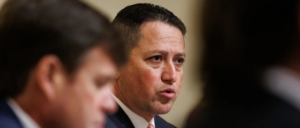 house-gop-leaders-call-on-congressman-embroiled-in-staffer-sex-suicide-scandal-to-drop-out