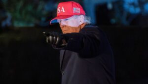 iran-faces-‘complete-destruction’-despite-apology,-trump-says