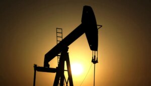 oil-prices-drop-significantly-to-end-monday-after-dramatic-24-hour-fluctuation