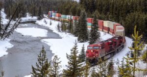 how-can-a-locomotive-pull-a-long-train-that’s-much-heavier?