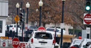 van-smashes-into-white-house-security-barricade-–-driver-in-custody-|-the-gateway-pundit-|-by-jim-hoft