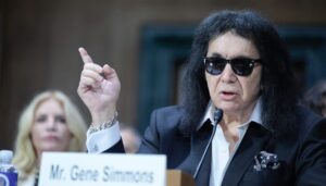 gene-simmons-tells-celebrities-‘shut-the-f***-up’-about-politics