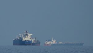 one-dead-in-attack-on-two-oil-tankers-in-persian-gulf:-report