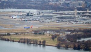 dc-airports-face-full-ground-stop-after-‘equipment-outage’