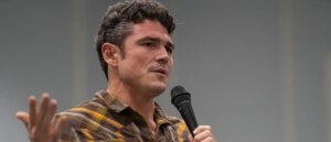 top-gabbard-deputy-joe-kent-quits