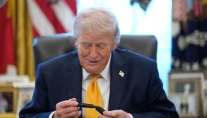 us-mint-can-produce-gold-trump-coin-after-recasted-arts-committee-approval