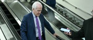 senate-moves-to-politicians