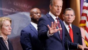 senate-republicans-strike-down-schumer’s-effort-to-fund-tsa