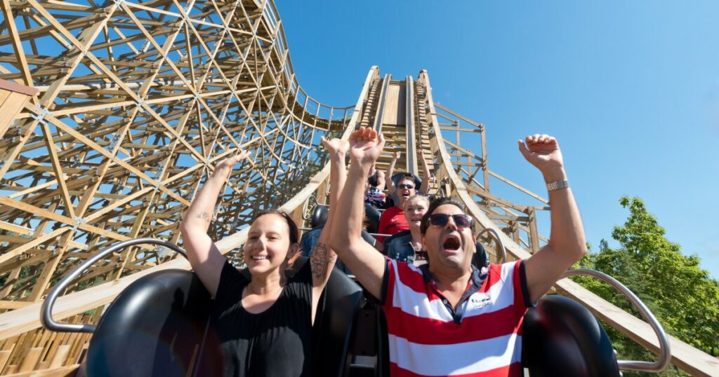 six-flags-and-cedar-fair-merging-to-create-$8-billion-theme-park-business