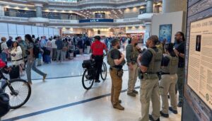 atlanta-airport-asks-travelers-to-arrive-early-as-ice-comes-to-help