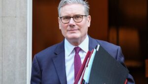 starmer-farage-blow-up-in-parliament-ends-with-reform-storm-out