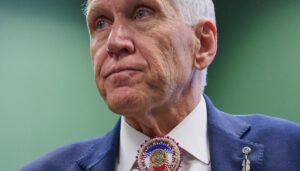 tillis-criticizes-both-parties-on-shutdown-and-questions-trump’s-iran-policy