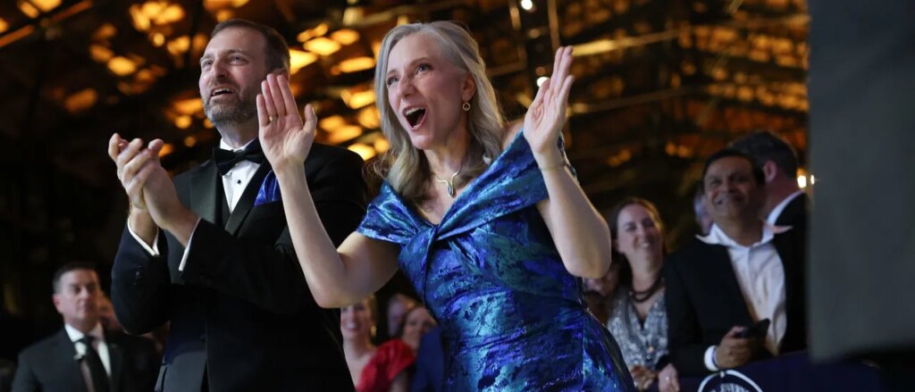 democrat-governor-ranks-dead-last-among-her-peers,-new-poll-shows