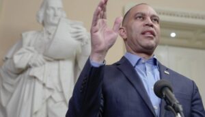 house-democrats-see-momentum-for-reining-in-trump’s-iran-war-powers