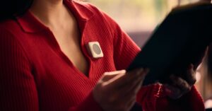 this-ai-button-wearable-from-ex-apple-engineers-looks-like-an-ipod-shuffle