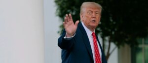 conservatives-blast-trump-for-christ-like-image,-losing-his-mind-over-pope