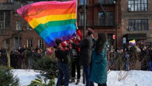 trump-administration-agrees-to-restore-pride-flag-at-stonewall