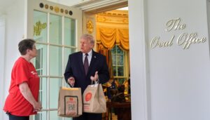 trump-gets-mcdonalds-delivered-by-‘doordash-grandma’