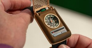 the-star-trek-communicator-is-now-a-high-end-wristwatch