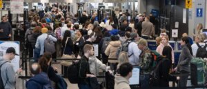 federal-officials-step-in-to-cut-flights-at-airport-adding-more-and-more-amid-extreme-delays