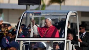 ‘liberals-suddenly-love-the-pope’:-bill-maher