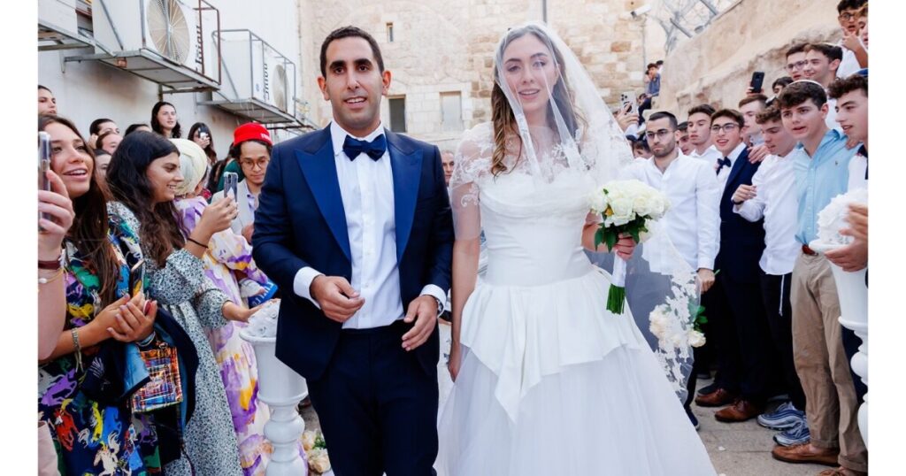 the-jewish-wartime-wedding-in-israel-that-defied-hamas-terrorism