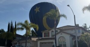 a-hot-air-balloon-landed-in-a-california-backyard.-the-owner-says-it’s-a-‘very-rare’-event