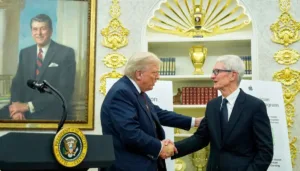 trump-praises-tim-cook-after-news-apple-ceo-will-step-down