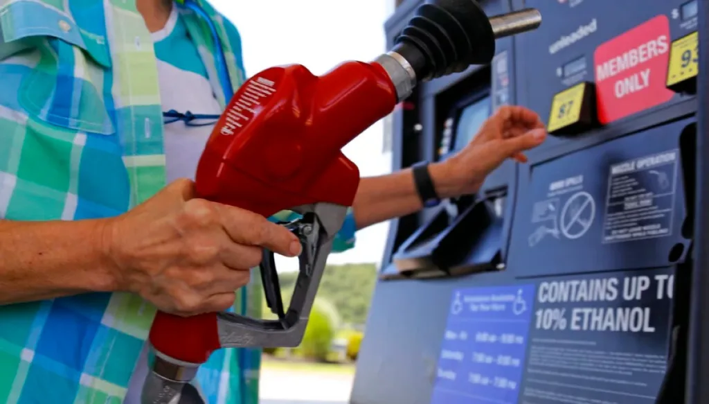 gas-prices:-holding-steady-with-ninth-straight-day-of-decrease-at-the-pumps