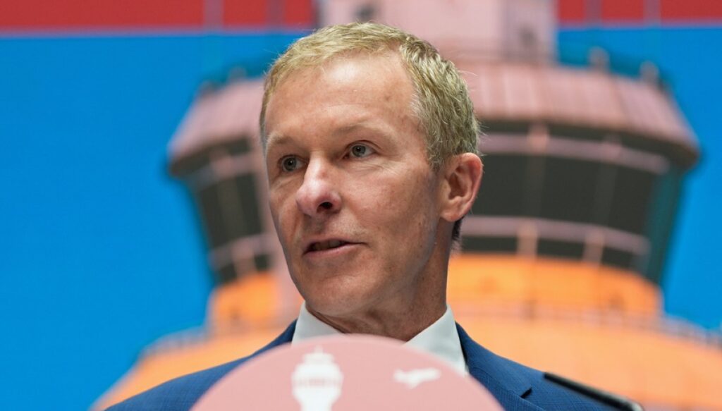 united-airlines-ceo-expects-15%-20%-price-bump-from-fuel-shortages