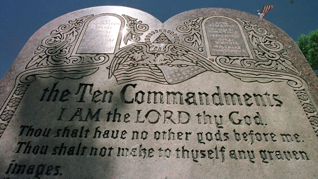 appeals-court-sides-with-texas-on-10-commandments-in-classroom,-overruling-lower-court