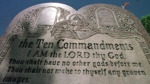 appeals-court-sides-with-texas-on-10-commandments-in-classroom,-overruling-lower-court