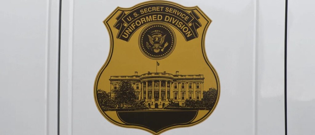 secret-service-officer-shot-amid-white-house-correspondents-dinner-shooting,-trump-says