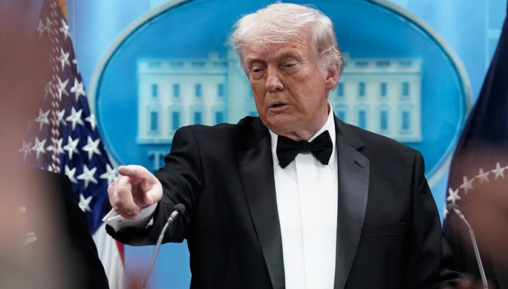 trump-strikes-defiant-tone-after-another-shooting:-‘i-can’t-be-concerned’