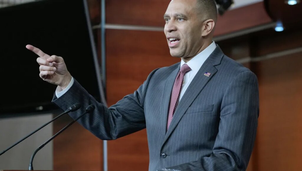 jeffries-blasts-wh-for-claim-dem-rhetoric-incited-attack-on-trump