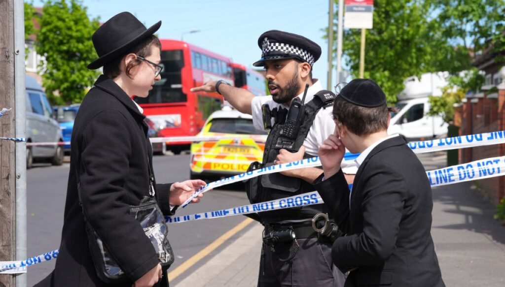 in-latest-uk-antisemitic-attack,-jewish-londoners-stabbed-in-golders-green