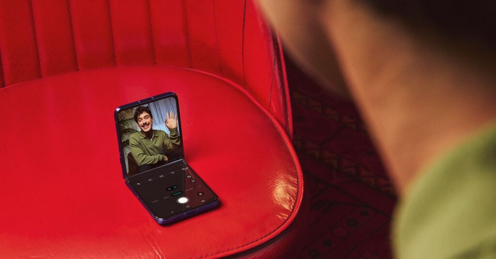 motorola’s-new-razr-folding-phones-command-a-higher-price-with-few-upgrades