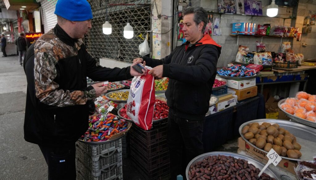 iranian-currency-hits-all-time-low-amid-us-blockade