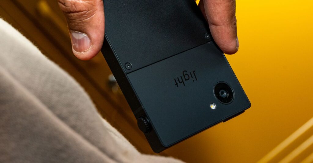 light-phone-is-making-its-dumb-phone-more-useful-with-third-party-‘tools’
