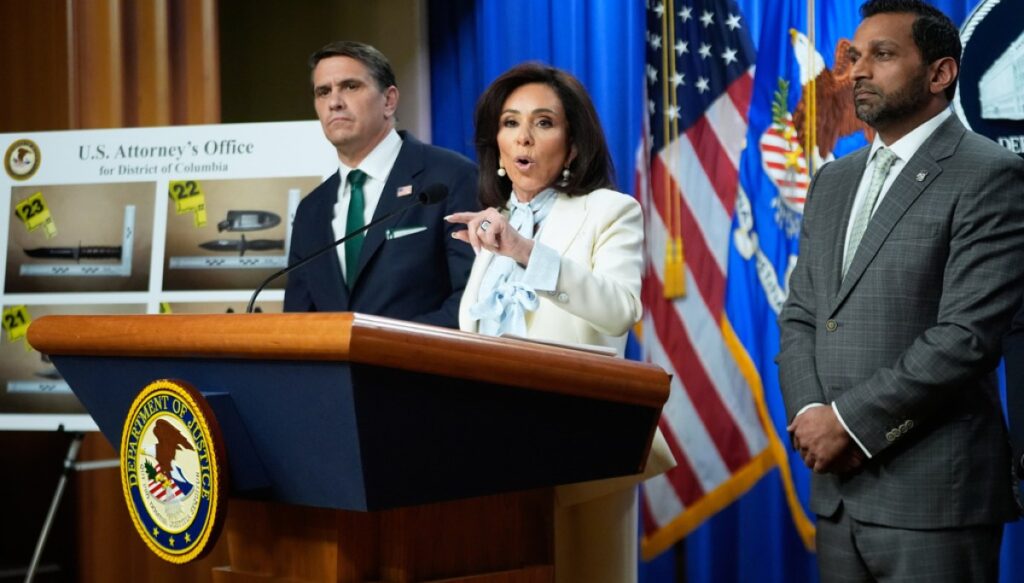 pirro-says-trump-dinner-shooting-suspect-‘definitively’-shot-secret-service-agent