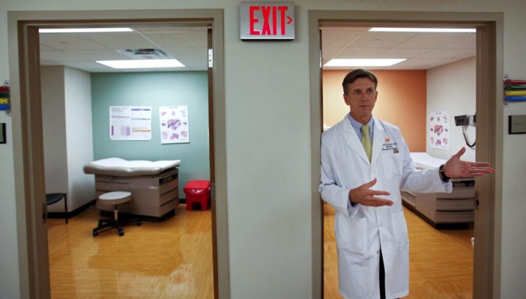 trump-dhs-allowing-foreign-doctors-to-obtain-visas-amid-travel-ban