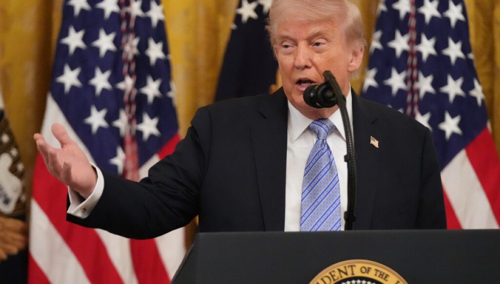 trump-says-ai-will-probably-kill-jobs-but-also-‘create-a-lot-of-jobs’