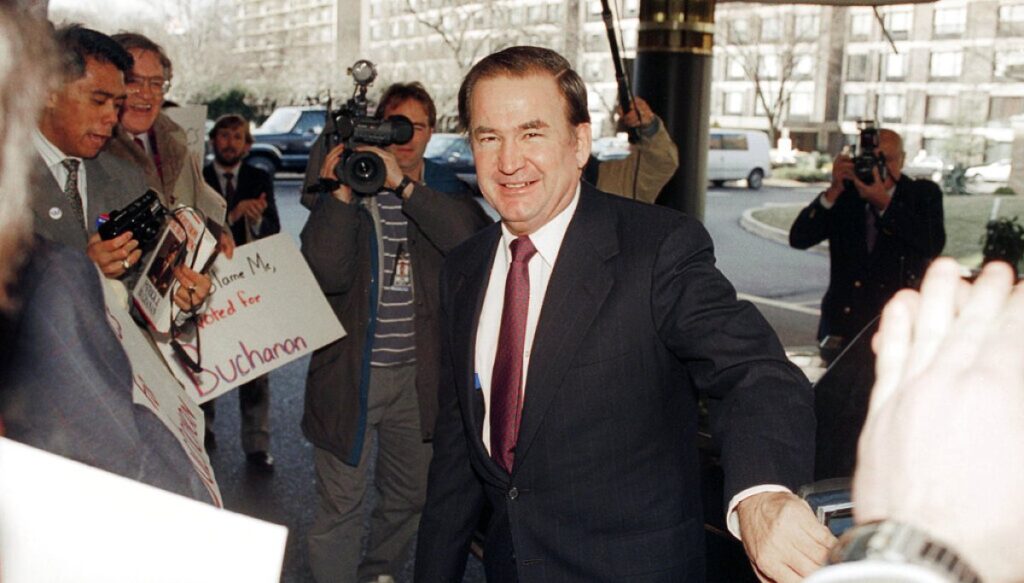 pat-buchanan-is-honored-with-lifetime-‘bulldog’-award-by-media-watchdog