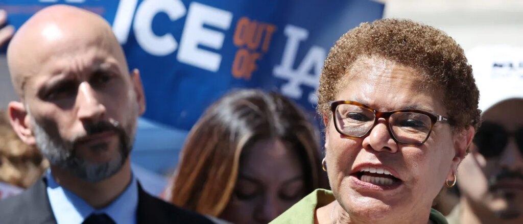 report:-la-mayor-puts-up-‘no-ice’-signs,-costing-estimated-$250k