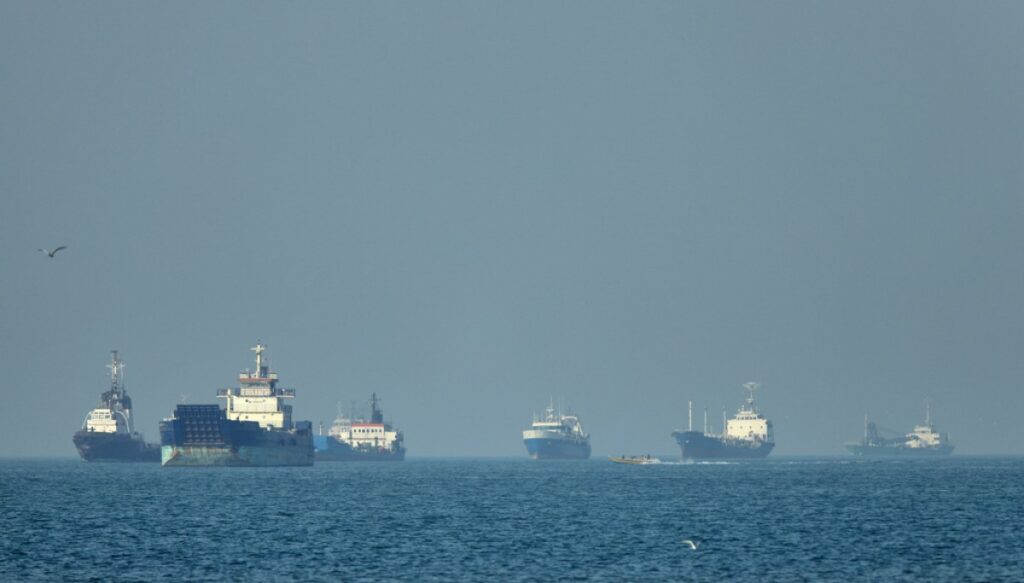 trump-pauses-project-freedom-in-strait-of-hormuz-for-‘short-period’
