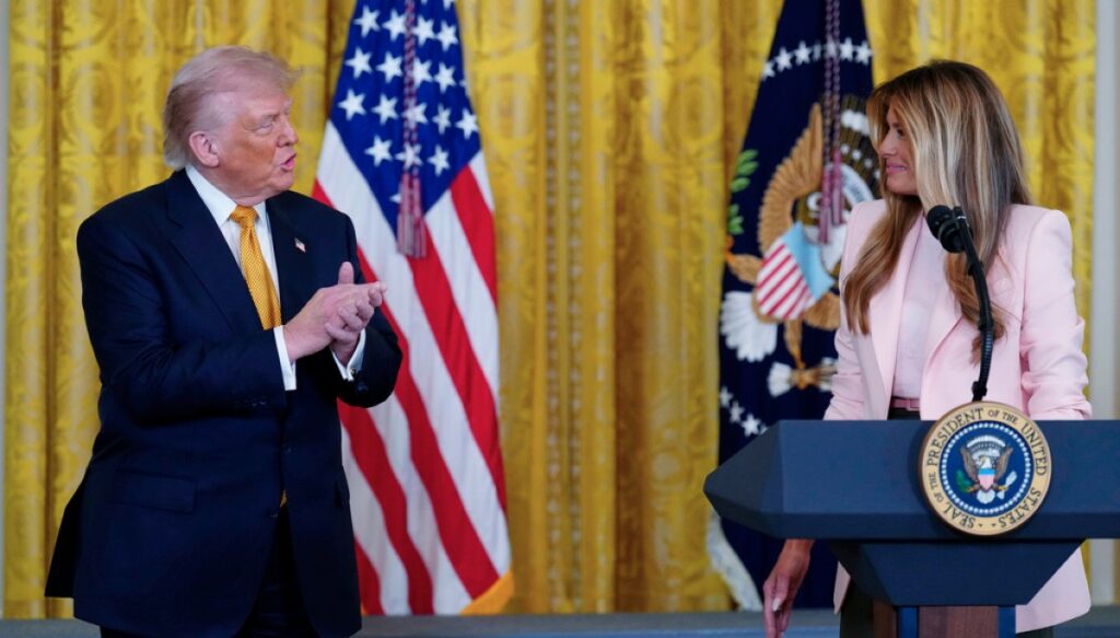 trump-jokes-autocorrect-made-it-seem-like-he-forgot-melania’s-name