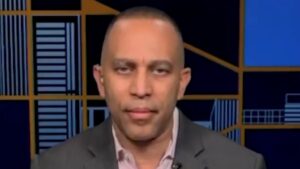 trump-links-hakeem-jeffries-to-whca-assassination-attempt,-demands-criminal-charges