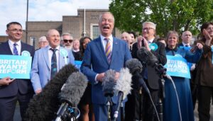 two-party-politics-‘dead-and-buried’-in-uk-after-local-election-bloodbath